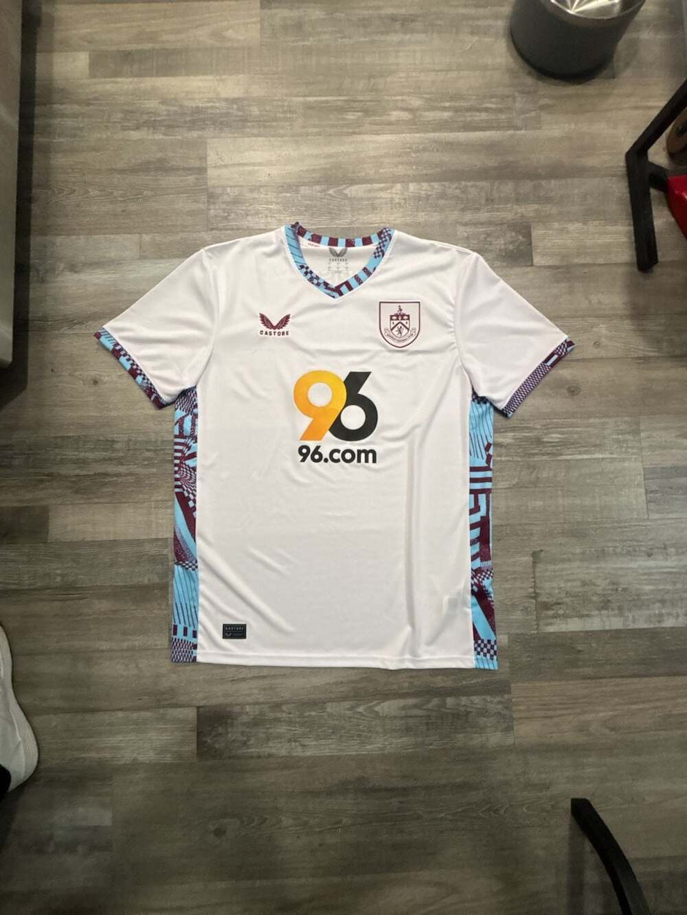 Castore Burnley FC Third Shirt Size L White Soccer Jersey